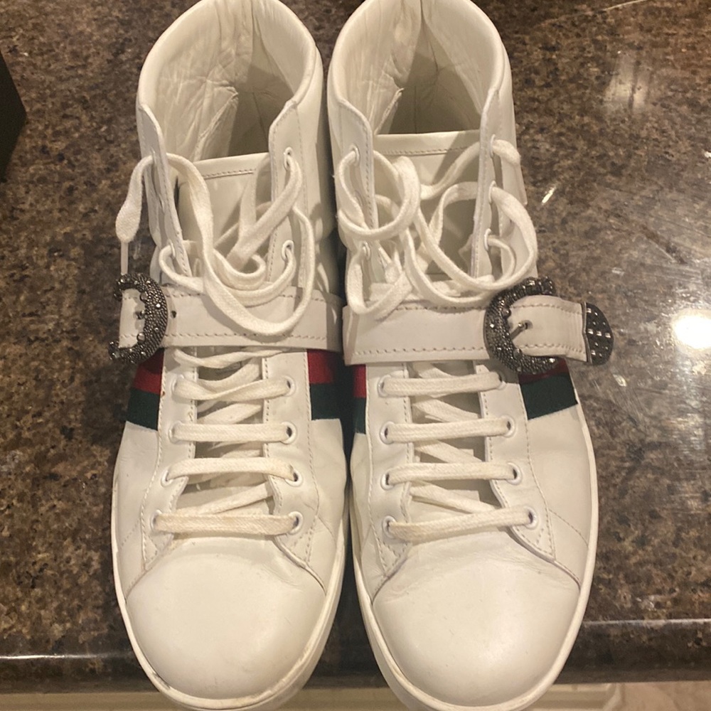 Original Gucci high top sneaker with dragon buckles worn no damage exclusive.